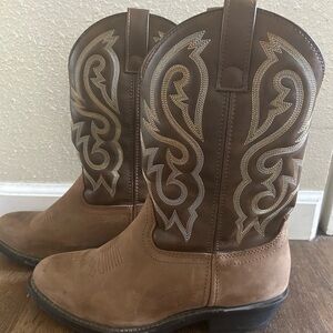 Cody James Brown Western Cowboy Boots with Embroidered Design size 10EE wide